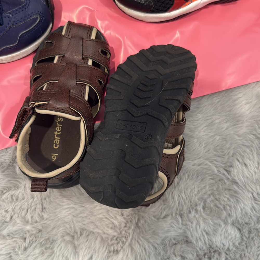 Lot of 6 pairs of toddler boy size 6 shoes - Picture 2 of 9